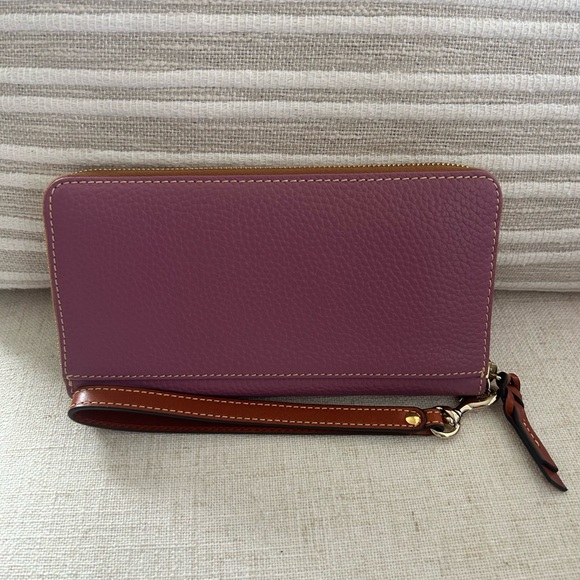 Dooney & Bourke Mauve Leather zip Wallet wristlet - Picture 2 of 7